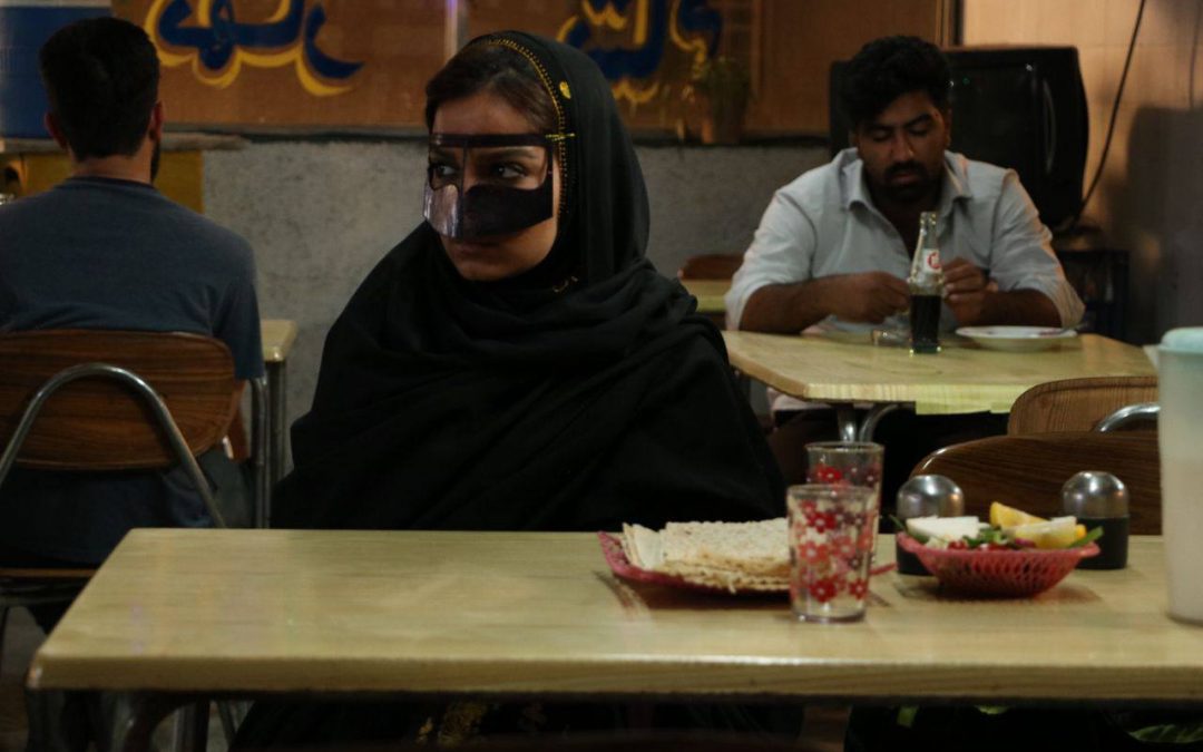 گفتگوی ردکات با عاطفه صالحی درباره فیلم کوتاهش جاده موج می­زند.